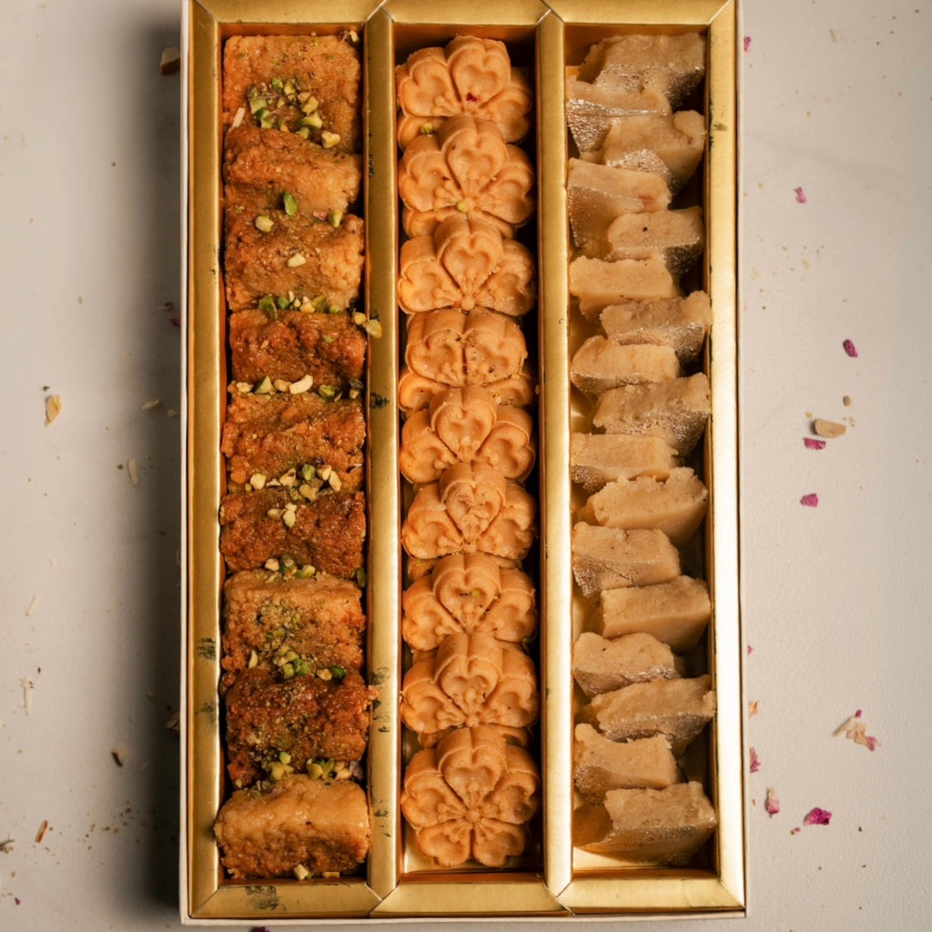 Indische Süßigkeiten Box mit Milk Cake, Kaju Katli und Flower Peda 