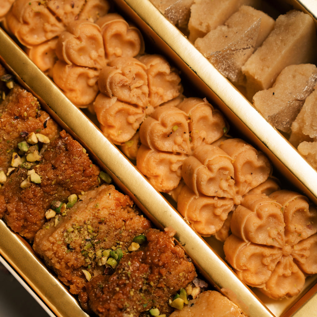 Mithai Box mit Flower Peda, Milk Cake und Kaju Katli 